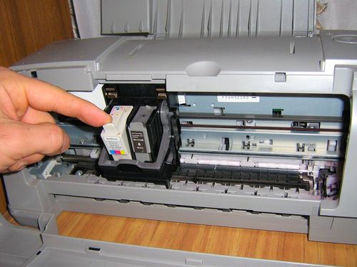 Как вытащить картридж из принтеров различных моделей